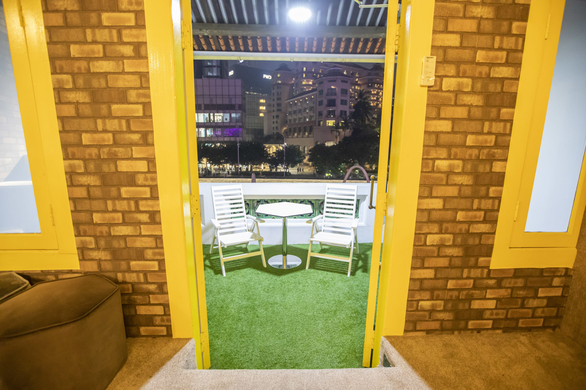 HUONE Singapore Sandbox room balcony