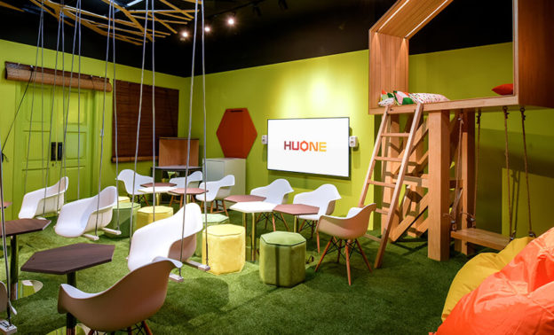 Huone Singapore Swing room