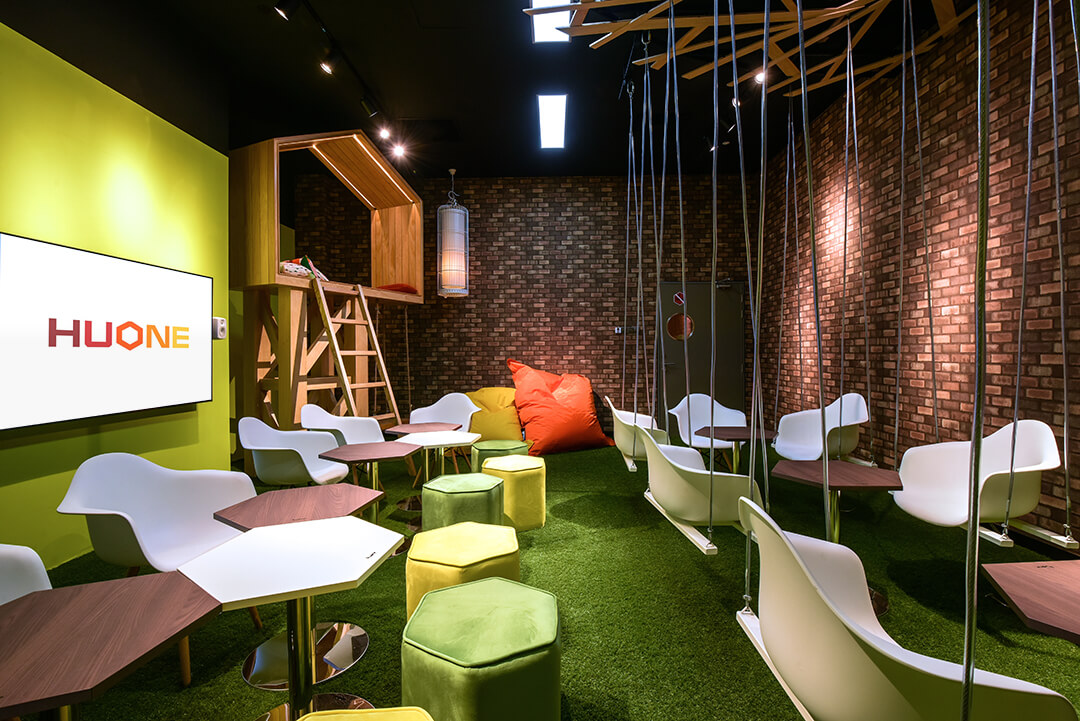 Huone Singapore meeting space swing room colourful masterclass_new logo (1)
