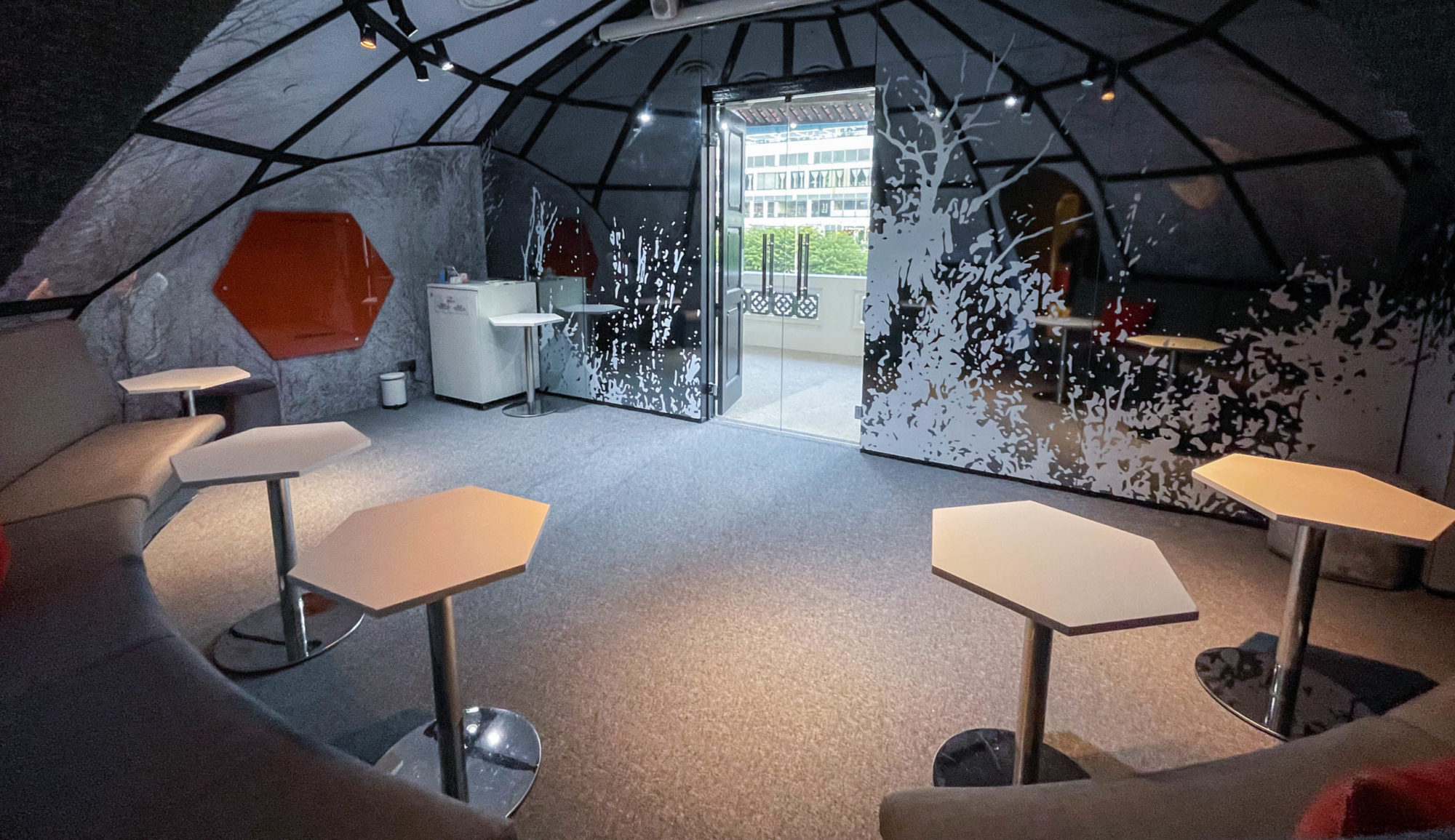 HUONE IGLOO ROOM