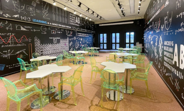 HUONE Singapore Runway room