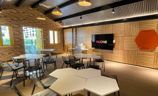 HUONE Singapore Warehouse room