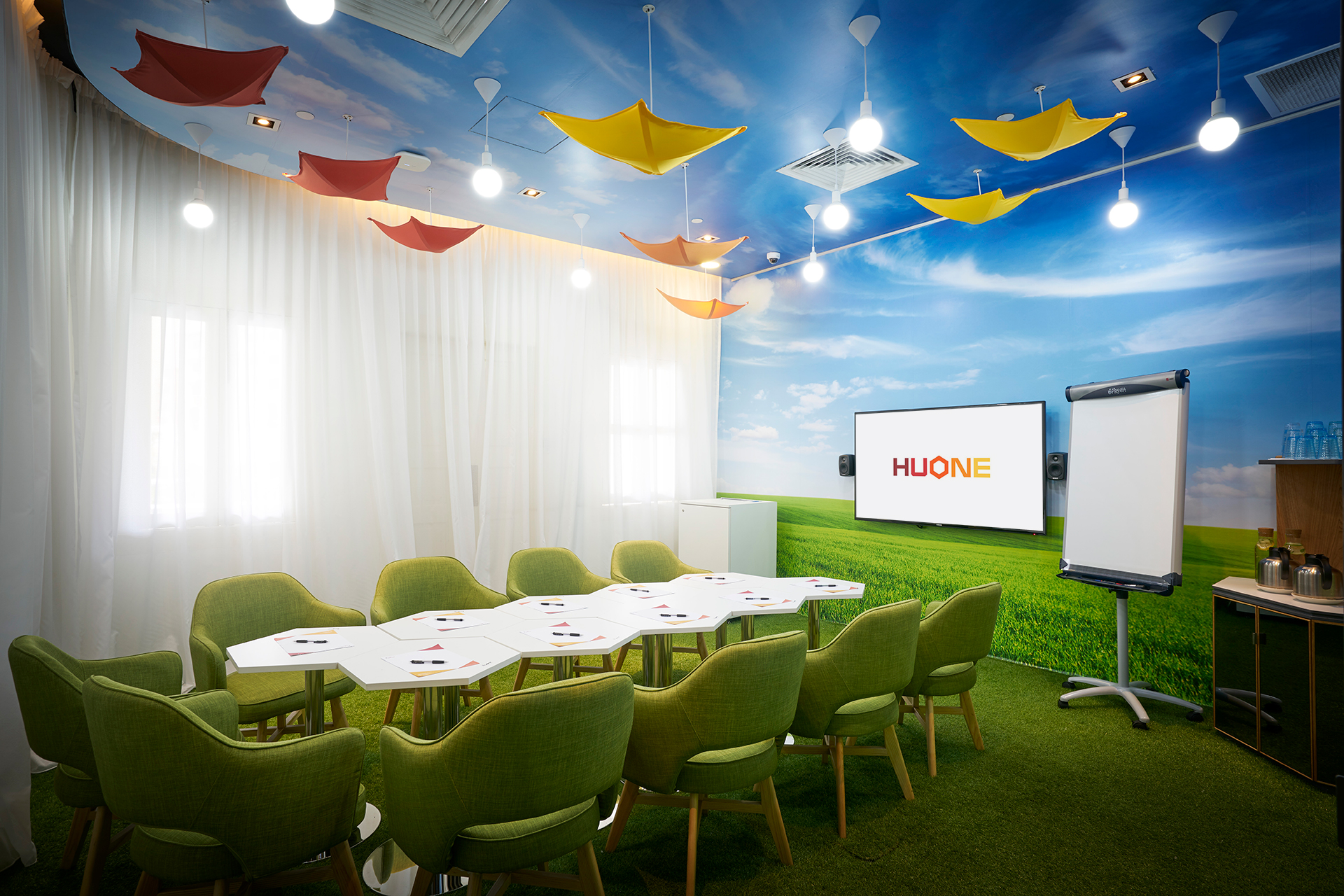 Huone Singapore innovative space offsite meeting discussion cloud room_new logo