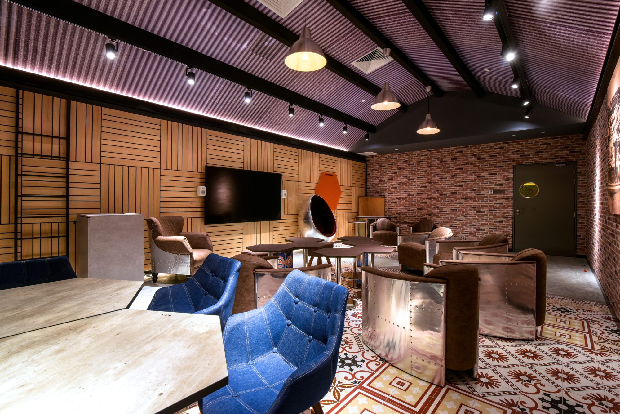 huone-singapore-conference-room-warehouse