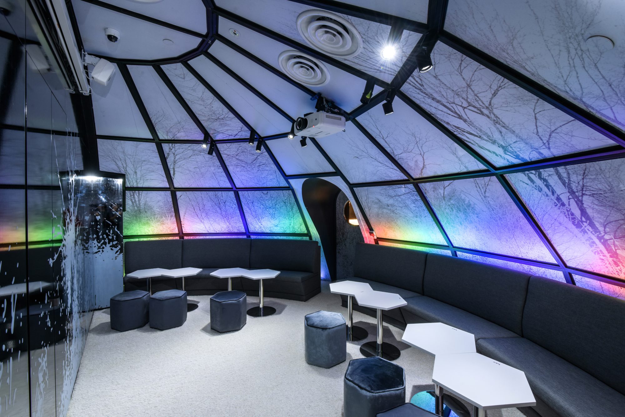 huone-singapore-conference-room-igloo