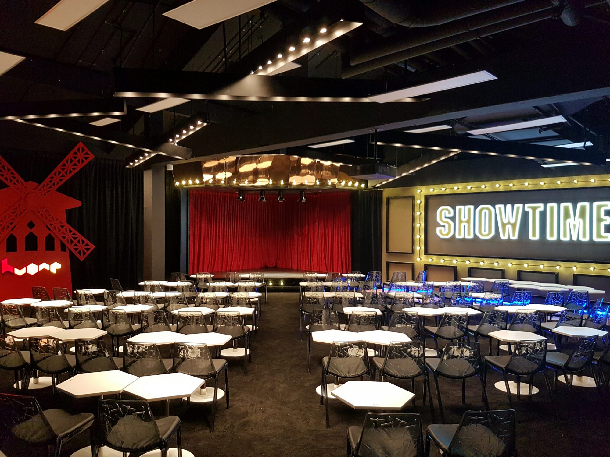 huone-singapore-evening-event-theater