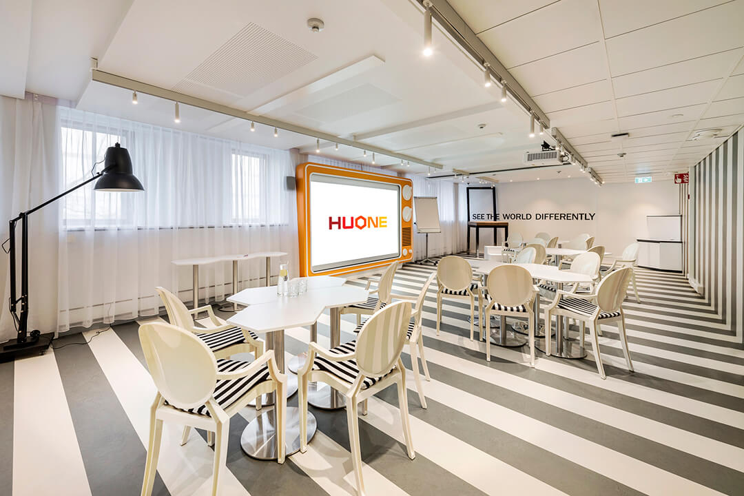 HUONE Kamppi Oversized_group_new logo_1 (1)