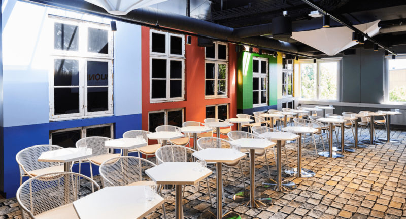 Se 'Nyhavn Room' her. Opleve Nyhavn